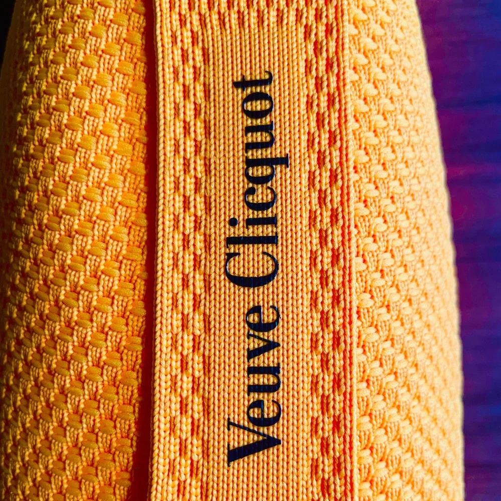 VEUVE CLICQUOT ISOTHERMAL BRUT CHAMPAGNE ICE JACKET - SPECIAL EDITION
